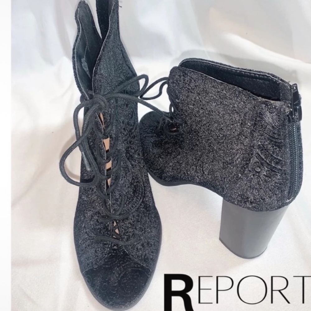Report Women's Charcoal Lace-Up Boots